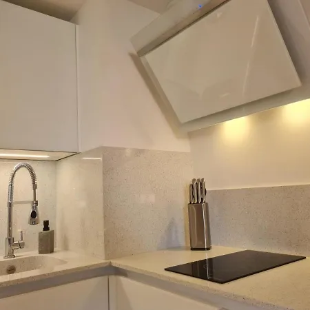 Joli T2 Parc Sainte Helene * アンティーブ