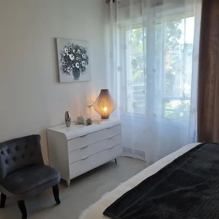 Joli T2 Parc Sainte Helene * أنتيب
